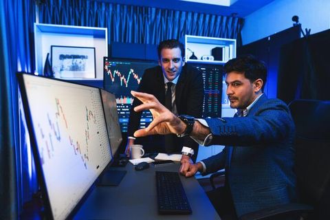 Forex Trading Platforms Overview: Discover Trading Interfaces, Currency Pairs, and Market Tools