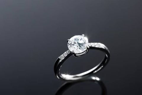 Diamond Ring Facts About Natural Diamonds, Lab Grown Diamonds, and Their Differences