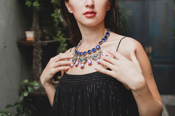 Chokers Facts: Evolution and Popular Designs