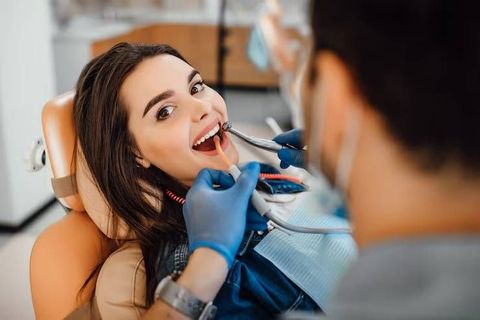 Teeth Whitening Guide: Discover Methods, Benefits, Safety, and Essential Dental Care Facts